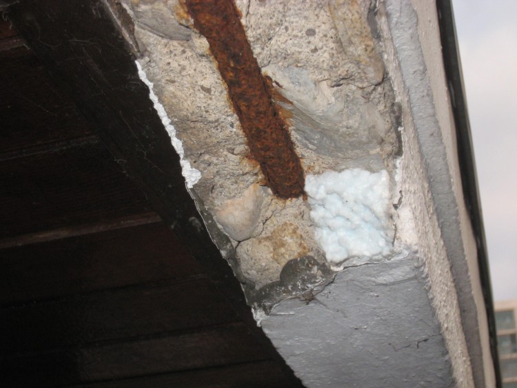 철근의 녹 발생과 콘크리트 파손 탈락.JPG