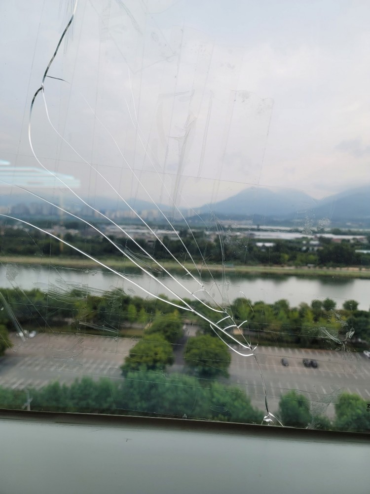 20210811_유리파손상태2.jpg