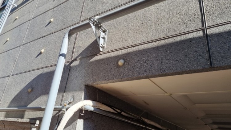 R_C 다른 건물에 시공된 덮개 있는 화스너.jpg