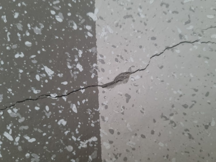 벽 크랙.jpg