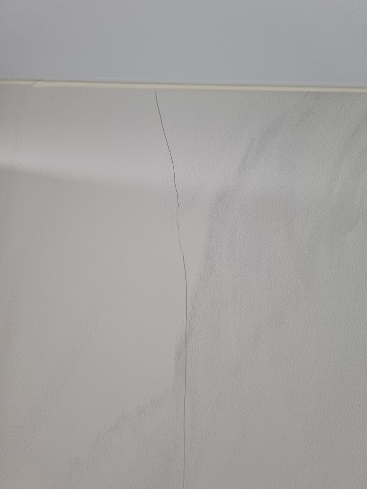 공용욕실 타일 금 (2)_1.jpg