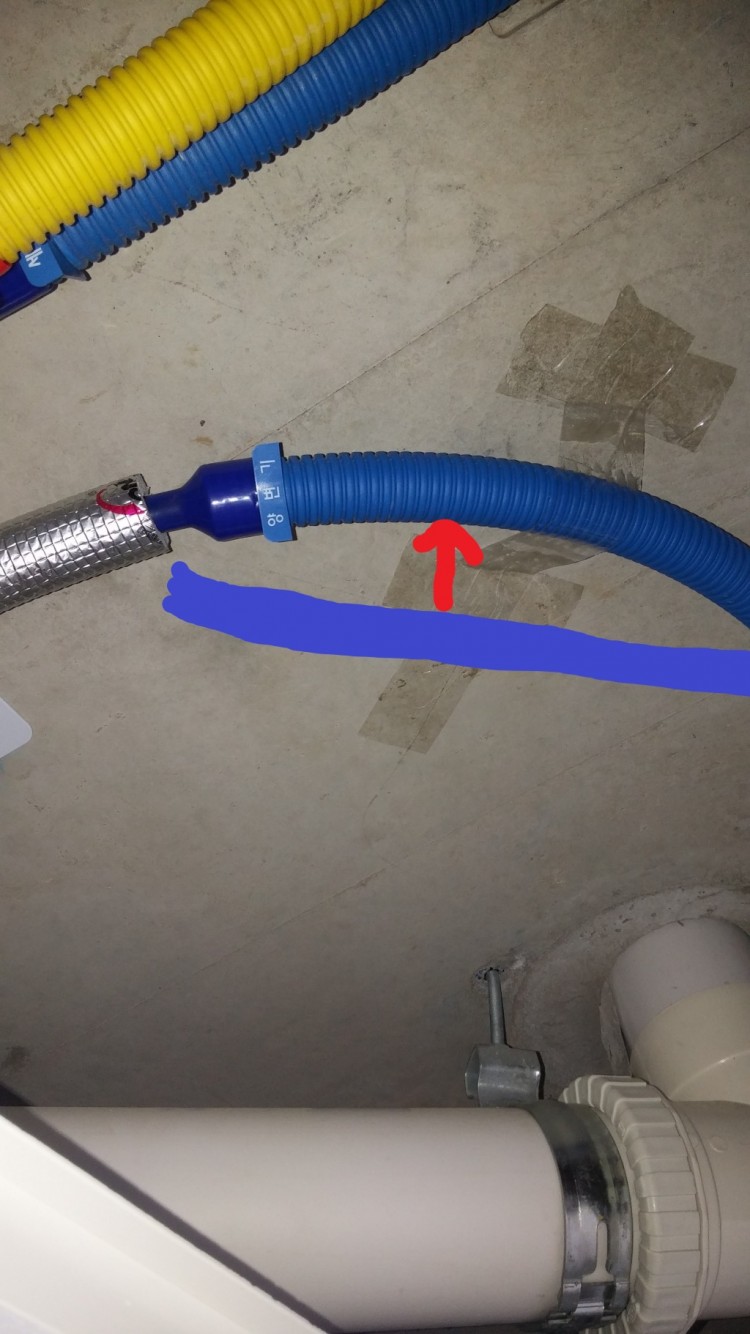 양변기 배관호스 테이프 부착.jpg