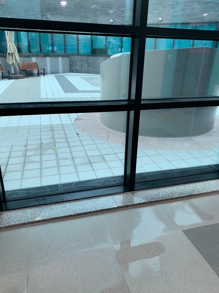 2층 외부창호누수.jpg