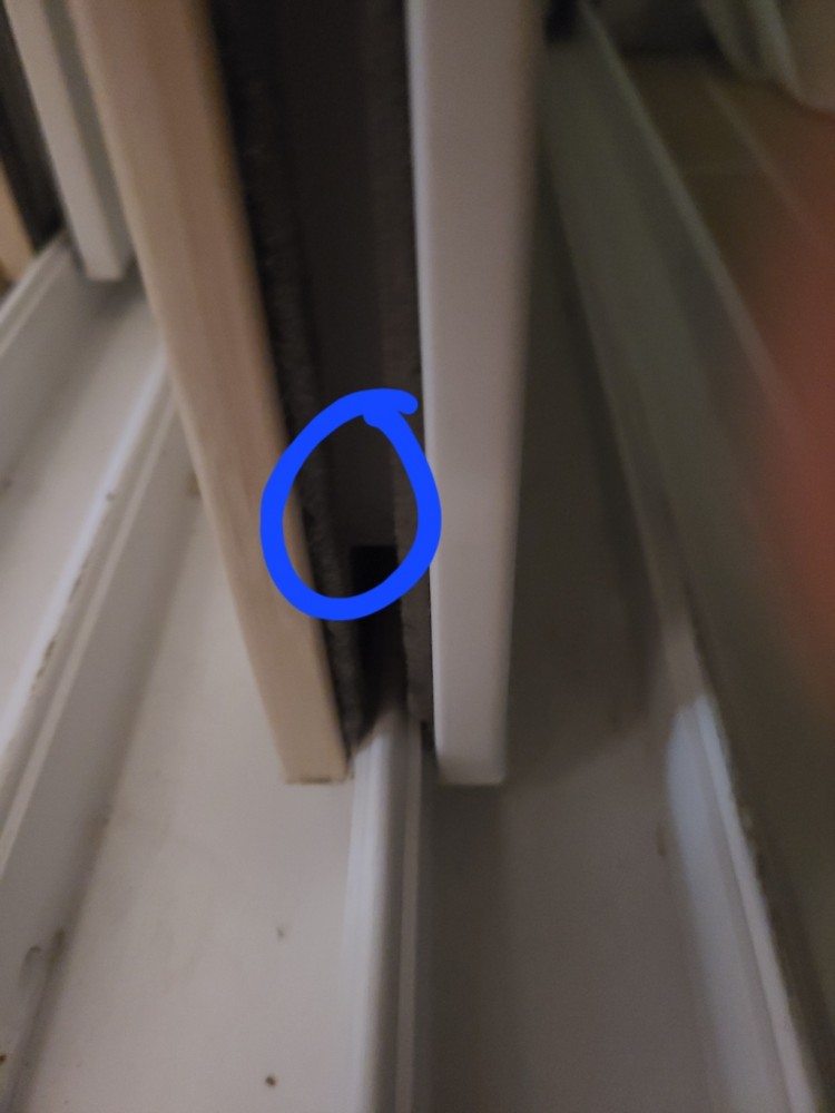 타아파트 창틀.jpg