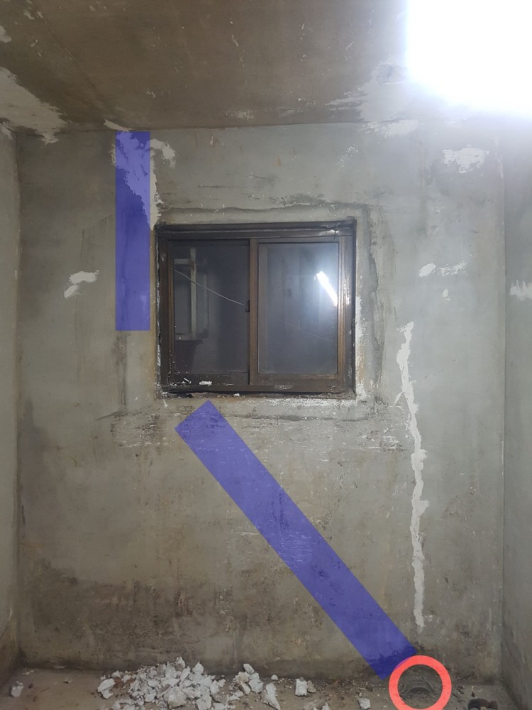 창문벽면 파이프위치.jpg