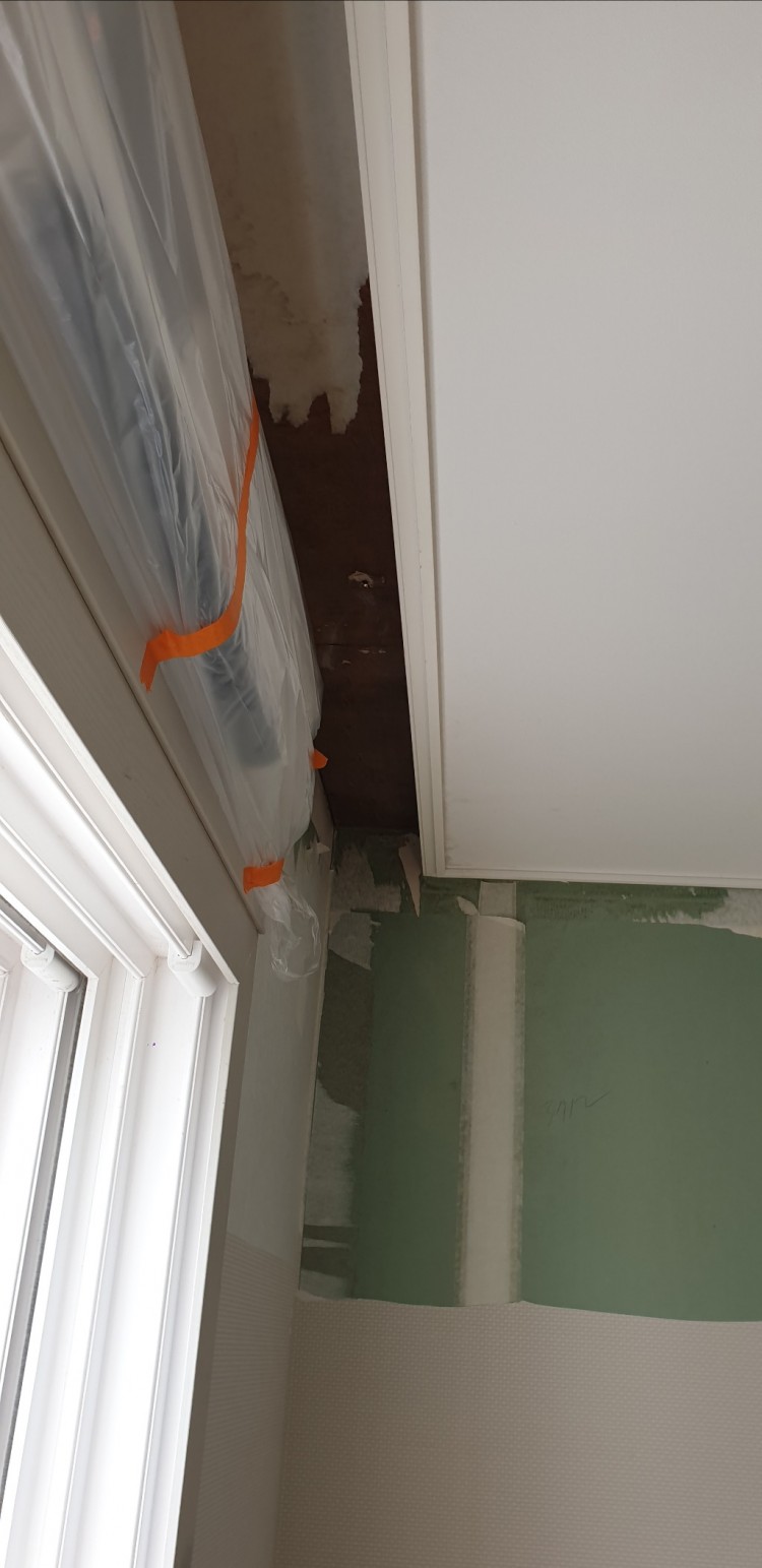 20221005_벽지제거 사진1.jpg