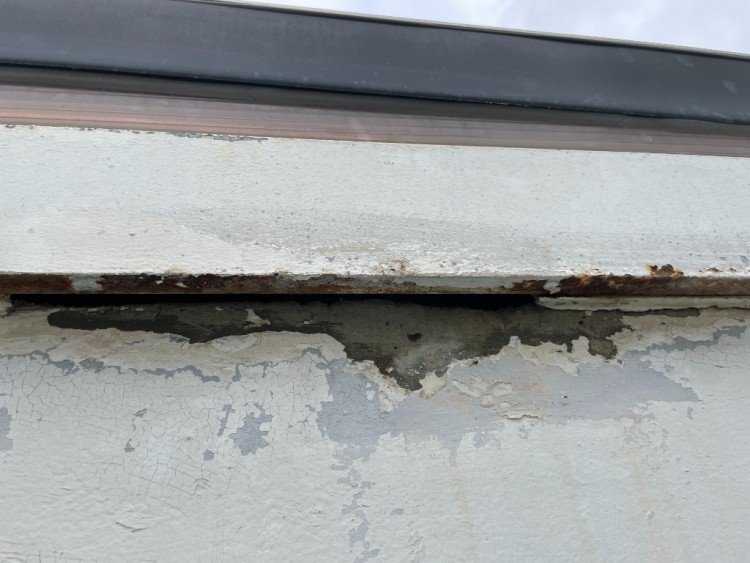 두겁하단 모르타르 탈락.jpg