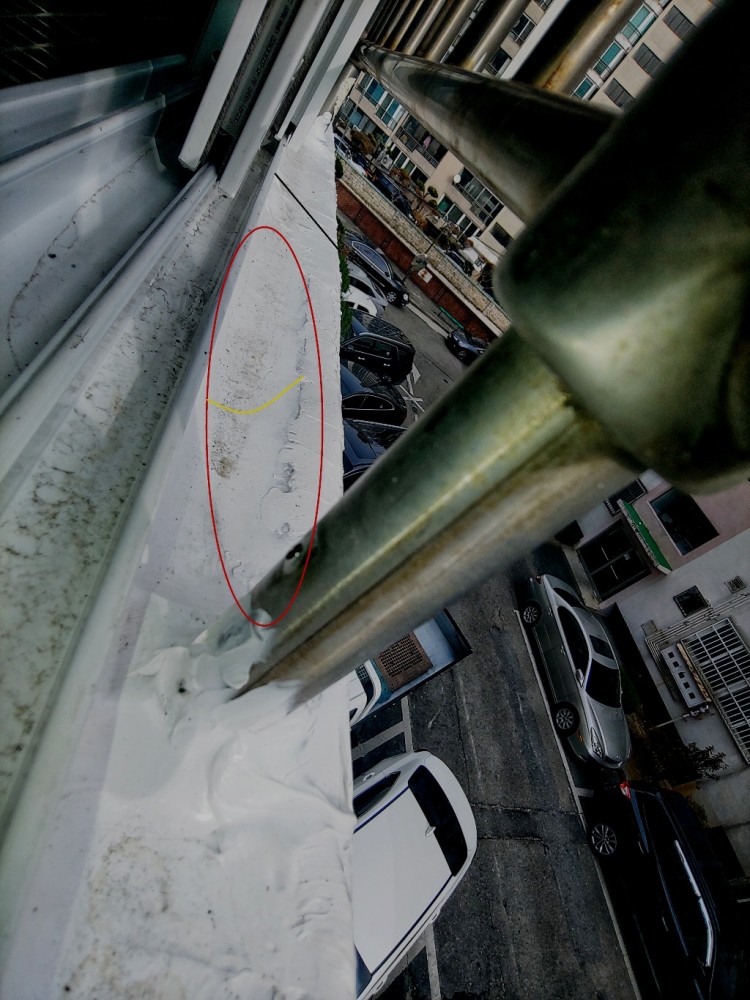 앞베란다 샷시시공문제.jpg