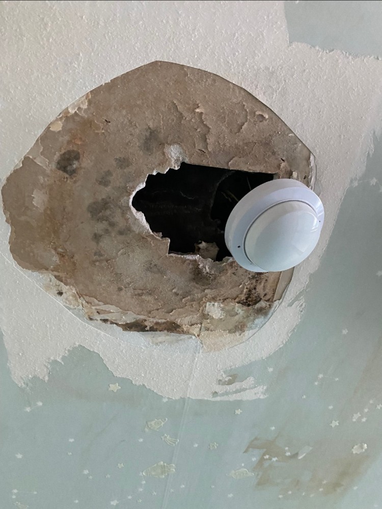 작은방 누수.jpg