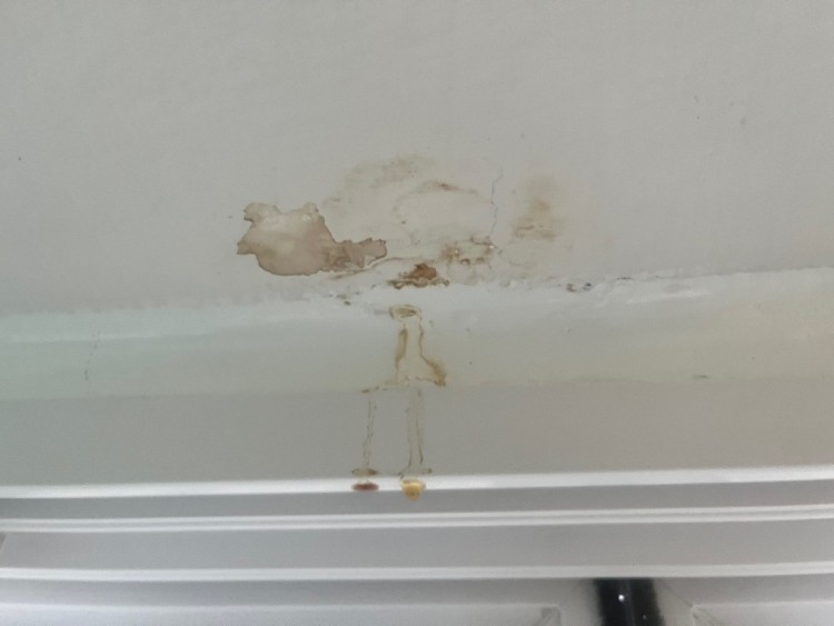 샷시 천장누수(현재).jpg