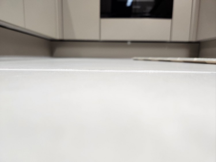 보수 후 거실 및 주방2.jpg