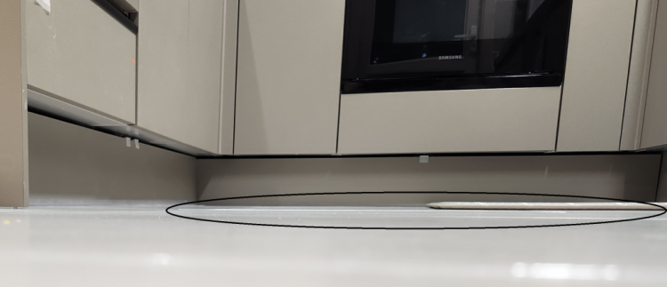 보수 후 거실 및 주방6.png