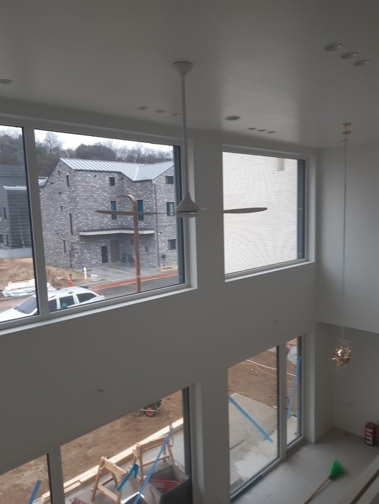 22거실창과 실링팬.jpg