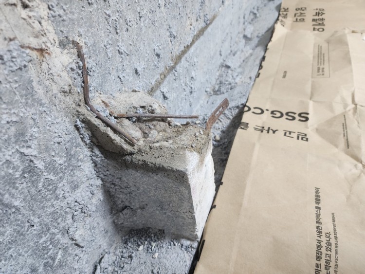 튀어나온 시멘트.jpg