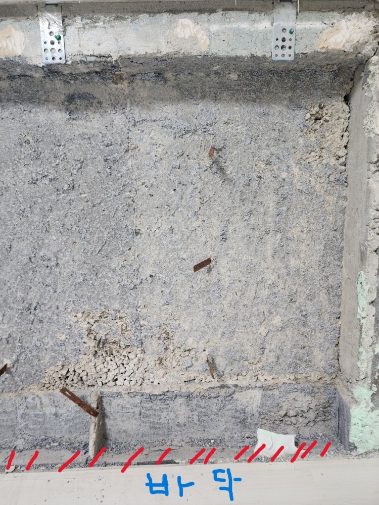바닥부분 남은 단열재.jpg